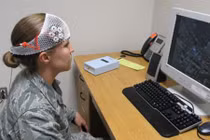 Không chỉ làm đẹp, đeo băng đô còn giúp chúng ta thông minh hơn