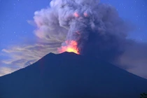 Cảnh báo núi lửa siêu phun trào có thể xóa sổ nhân loại?
