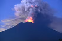 Cảnh báo núi lửa siêu phun trào có thể xóa sổ nhân loại?