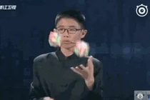 Video: Cậu bé lập kỷ lục vừa tung hứng vừa giải 3 khối rubik