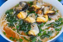 Ghé thăm những hàng bún ốc lâu năm, ngon nức tiếng ở Hà Nội