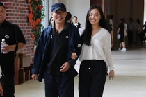 Lý Liên Kiệt xuất hiện gầy gò, tiều tụy bên con gái xinh đẹp