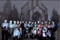 Bức ảnh như dọa ma của nhóm cô chú U40 giữa sương mù Sapa