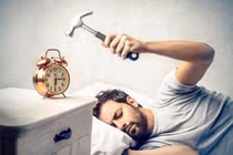 Video: Tại sao bạn không thể dậy sớm vào buổi sáng?