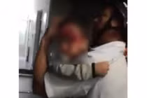 Video: Đắk Lắk: Cha ôm con đầy máu tìm bác sĩ