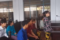 Đánh ghen dã man như thời trung cổ ở Cà Mau: 5 bị cáo thoát tù giam