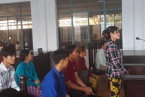 Đánh ghen dã man như thời trung cổ ở Cà Mau: 5 bị cáo thoát tù giam