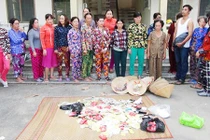 Bắt sới bạc gồm 17 phụ nữ với 2 người đàn ông