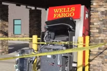 Người đàn ông đấm cây ATM lia lịa vì nhả ra… quá nhiều tiền