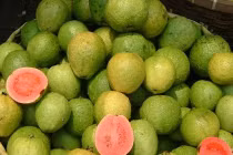 Mua ổi cứ nhắm trúng điểm này, đảm bảo ổi ngon giòn