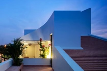 Tổ ấm giữa lưng chừng dốc của gia đình 3 thế hệ