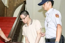 "Hot boy" lạnh lùng trút "mưa dao" đoạt mạng bạn gái cũ