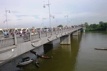 Báo tin cho gia đình xong, nam sinh nhảy sông Hương tự tử