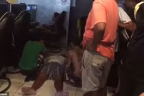 Người đàn ông ngồi im hơn 4 tiếng trong tiệm internet và sự thật phát hoảng