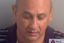 Cảnh sát đặt camera quay lén vợ cũ quan hệ với tình mới