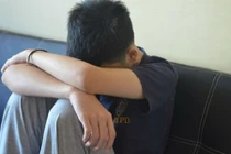 Video: Tâm sự bé trai bị kẻ lạ chích ma túy và lạm dụng tình dục