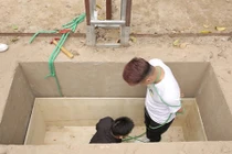 Video: Màn thoát khỏi “quan tài” chôn dưới đất của ảo thuật gia