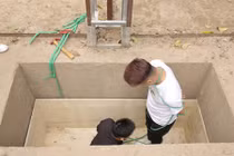 Video: Màn thoát khỏi “quan tài” chôn dưới đất của ảo thuật gia