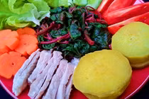 Món salad thịt heo rau củ ăn nhẹ nhàng lại đủ chất