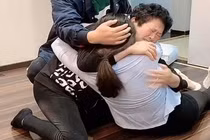 Đến ngày sinh nhìn mặt cháu mẹ chồng mới tự trách