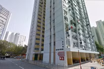 Cô gái khỏa thân chạy ra đường kêu cứu vì bạn trai ghen tuông vô cớ