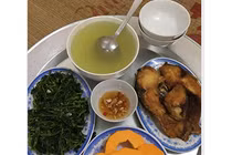 Bé gái 11 tuổi vào bếp khiến các mẹ há hốc miệng bất ngờ