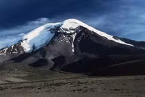 Ngọn núi cao nhất thế giới thuộc nước nào?