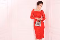 Ngọc Trinh chào tháng 2 với loạt ảnh diện đầm tươi trẻ