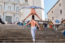 Ảnh khiến khán giả sững sờ của hoàng tử xiếc Quốc Cơ - Quốc Nghiệp