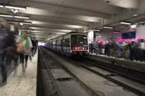 Dừng cả tuyến tàu để đón một cậu bé chào đời