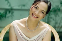 Ngất ngây vẻ đẹp vượt thời gian "chuẩn con gái Hà Nội" của Lê Khanh