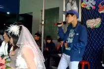 Bị đâm chết vì… hát quá nhiều tại đám cưới