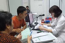 Bác sĩ căng thẳng vì phải từ chối bệnh nhân SXH xin ở lại viện