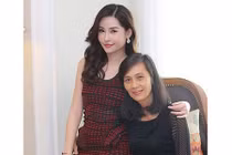 Mẹ Lê Âu Ngân Anh phản ứng bất ngờ khi con gái bị tố mua giải