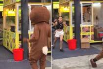 Vượt hàng trăm km tặng quà cho người yêu, chết lặng thấy cảnh tượng này