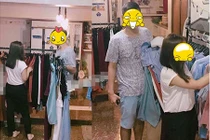 "Soái ca" điển trai xách đồ cho bạn gái đi mua sắm