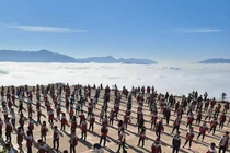 "Phát sốt" ngôi trường đẹp mê mẩn với khung cảnh biển mây