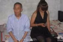 Bi hài yêu râu xanh 85 tuổi bị bé gái... cưỡng bức ngược