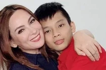 Phi Nhung còn có một cậu con trai nuôi cực điển trai