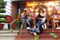 Mâu thuẫn trong tiệc cưới, thầy giáo bị nhóm trai làng đánh nhập viện