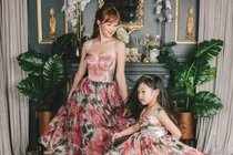 Những nữ triệu phú châu Á thích mua nhiều đồ hiệu cho con