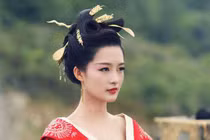 Hoàng hậu bị bắt xuất gia làm ni cô vẫn “cắm sừng” chồng