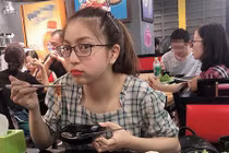 Quang Hải trêu bạn gái 'dạo này gầy lắm' nhân ngày 1/6