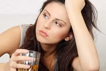 Chuyện gì xảy ra sau khi phụ nữ uống rượu?