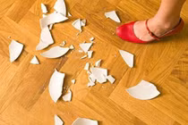 Nhà có những dấu hiệu bất thường này báo hiệu vận đen đang tới