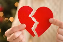 Muốn ly hôn, chồng yêu cầu phải trả hết của hồi môn