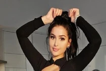 'Búp bê streamer' nổi tiếng mạng, bắt đầu chơi game từ năm 6 tuổi