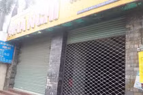 Bạn gái mở cửa nhà nghỉ, thấy bạn trai nằm bất động?