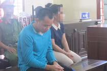 Đêm khuya lẻn vào nhà hiếp dâm vợ bạn rồi cho 280.000 đồng