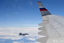 Video: Chiến đấu cơ Thụy Sĩ 'hộ tống' máy bay chở phái đoàn Nga